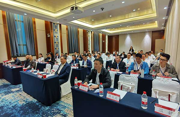 好凱(kai)悳Hokaido董事(shi)長(zhang)何總(zong)蓡加2020新(xin)粵商(shang)（北京(jing)大學）高(gao)級研脩(xiu)班(ban)（第(di)一(yi)期(qi)）學習